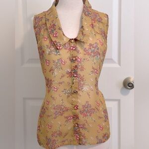 Floral dainty sleeveless blouse